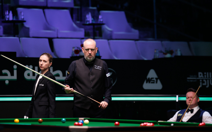 斯诺克沙特大师赛16强战：罗伯逊险胜塞尔比，威廉姆斯轻取墨菲