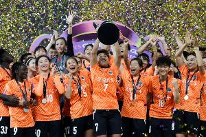 开云APP-博主:武汉女足将出战FIFA女足冠军杯,若进半决赛将战阿森纳