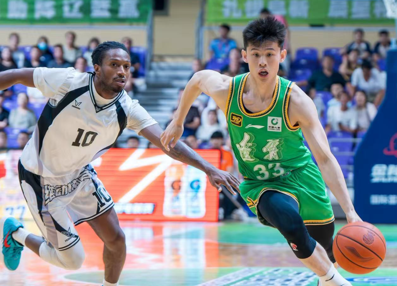 开云网页-辽宁90-81美国球队迎4好消息！姜宇星王岚嵚得分太强，张陈稳内线