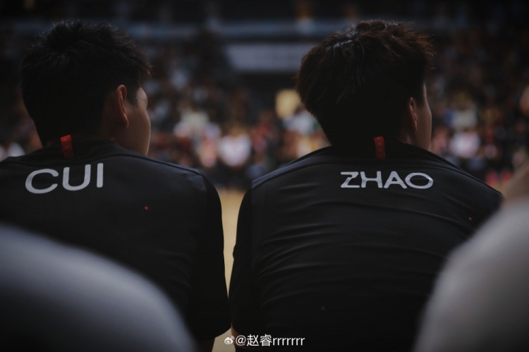 赵睿发布18张活动写真：亲历老詹现场，探索多元角色✌️