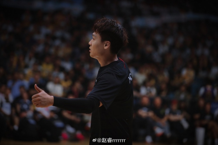 赵睿发布18张活动写真：亲历老詹现场，探索多元角色✌️