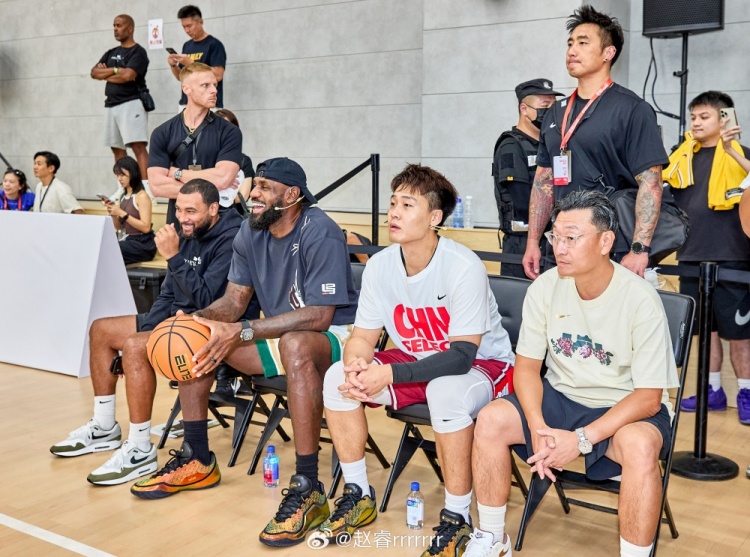 赵睿发布18张活动写真：亲历老詹现场，探索多元角色✌️