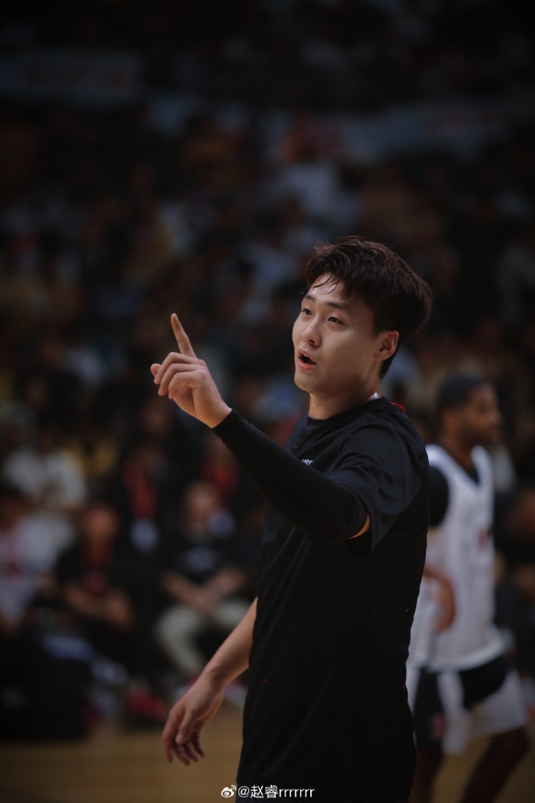 赵睿发布18张活动写真：亲历老詹现场，探索多元角色✌️