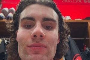 基迪超远三分绝杀湖人后立即更新社媒：冲啊公牛