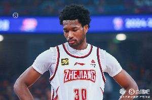 开云APP-咋回事这是？达米安-琼斯半场8中0&amp;三分4中0一分未得 仅拿3板