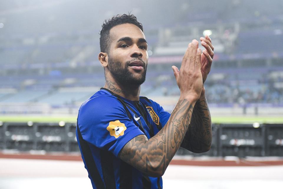 开云下载-唏嘘！35岁苏宁功勋遭官宣解约，曾在中超5年赚5亿+险被国足归化