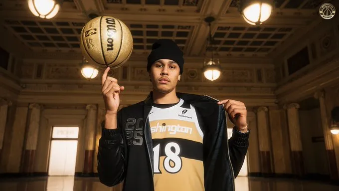 开云-基肖恩-乔治展示球队新球衣，奇才官方附文：永不过时的穿搭