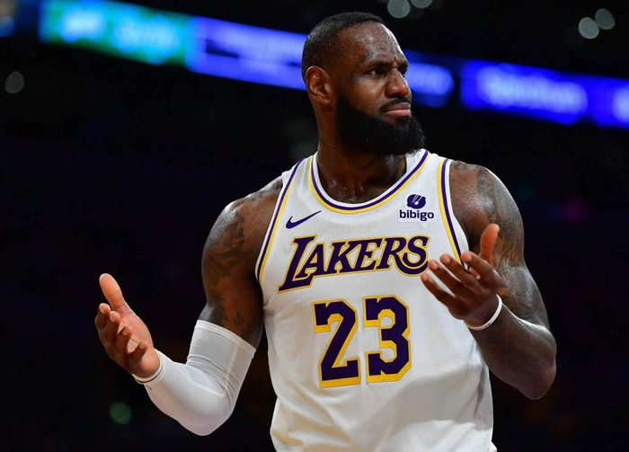 害！巴斯家族内斗，詹姆斯无辜躺枪|湖人|珍妮|洛杉矶快船队|洛杉矶湖人队|自由球员_新浪体育_新浪新闻