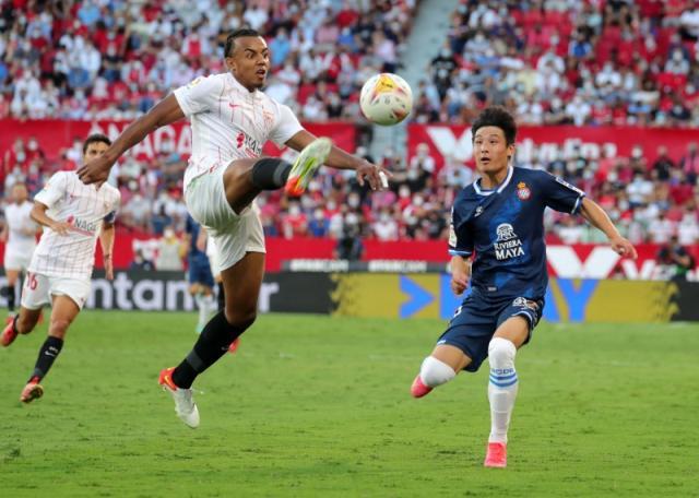 kaiyun-武磊打完皇马才与国足会合 抵达当晚即参加合练