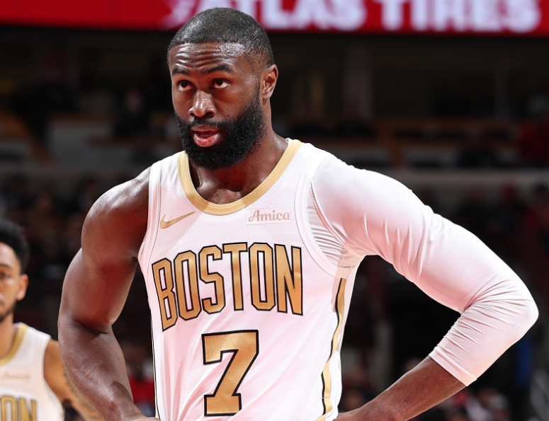 开云官网-赫尔特0.2秒三分准绝杀！公牛8人上双险胜绿军 布朗33+8+5