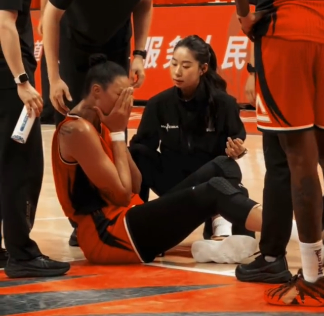 开云官方-坎贝奇G5伤缺也是大功臣！成都康复偶遇粉丝超亲切 35岁再续肥约？|山西|四川队|WCBA总决赛|四川女篮|山西女篮_新浪新闻